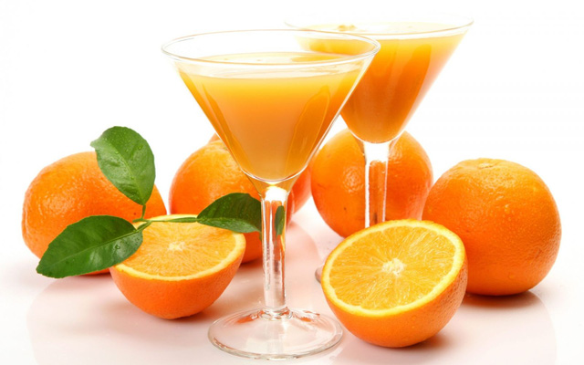 Uống nhiều nước cam chống lại sự tạo thành sỏi