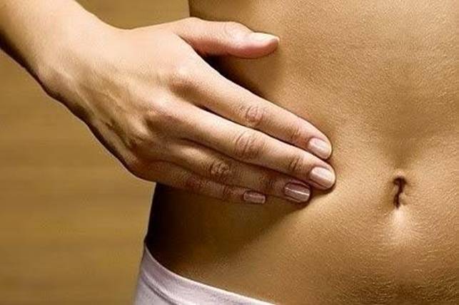 Khi bị đau bụng, đau từng cơn thúc từ lưng xuống bụng xuống đùi, bạn nên cẩn thận